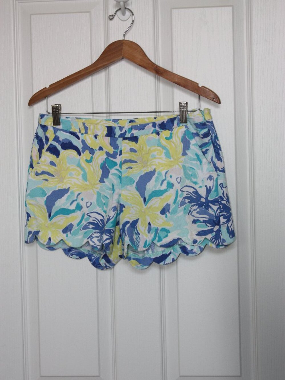 Lilly Pulitzer Ylang Ylang Love Scalloped Hem Side Zip Magnolia Shorts Size 4